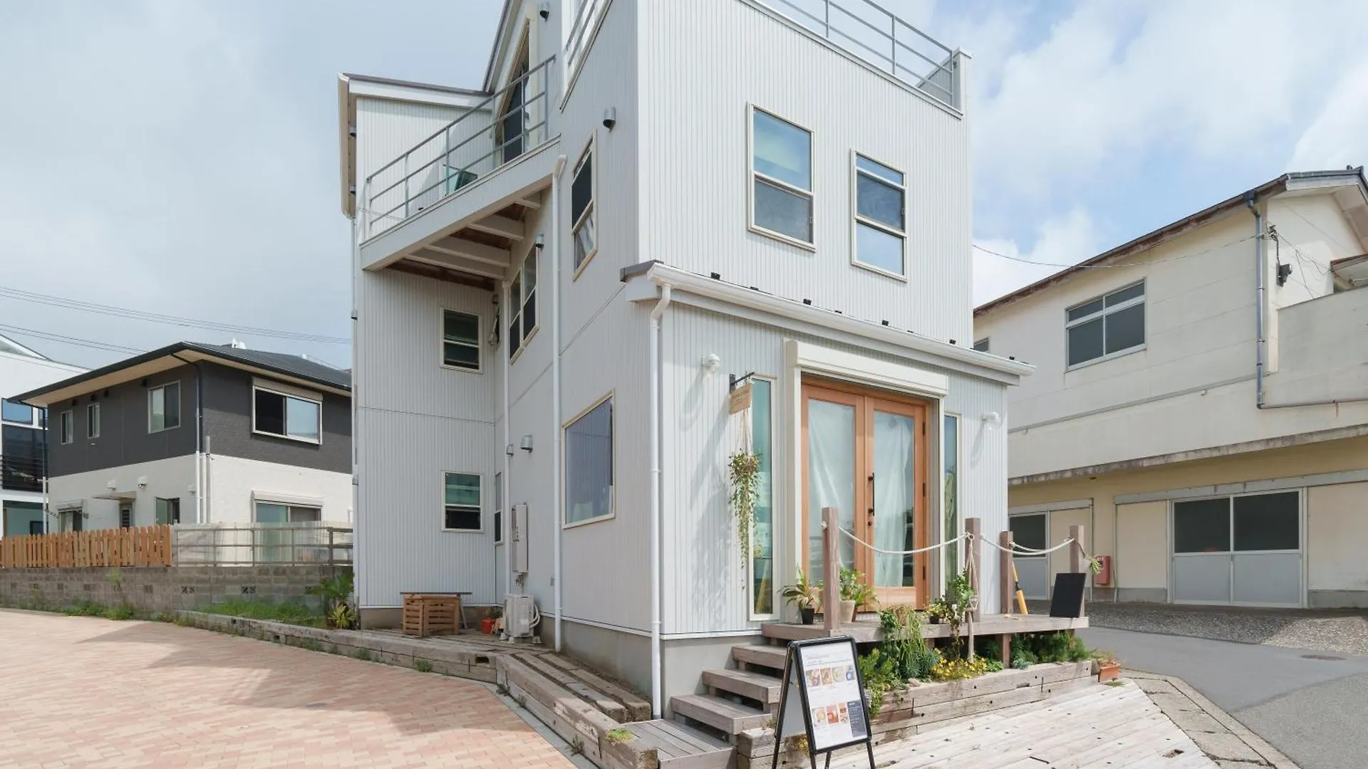 Beachside Base Kuruwa Yokosuka